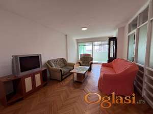 Kompletno namešten stan na Bulevaru Oslobođenja